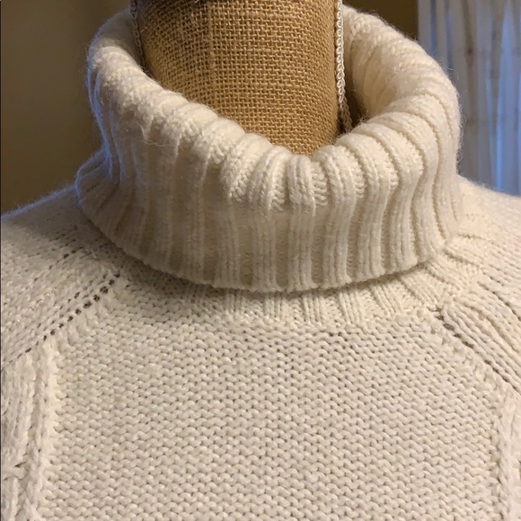 American Eagle Cream Sweater - Picture 2 of 7